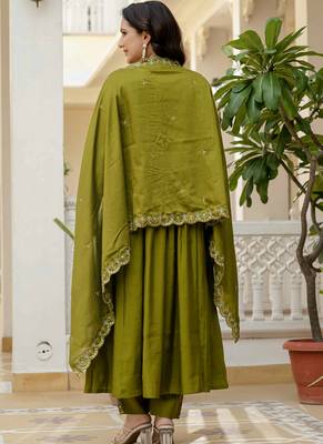 Mahendi viscose roman silk straight kurti pant dupatta set 2