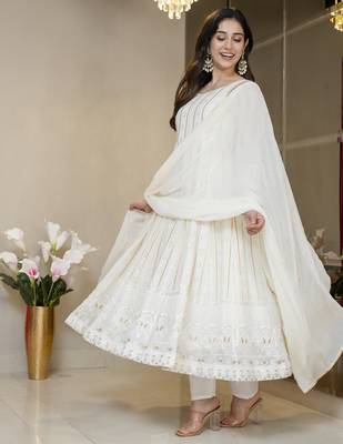 Off white faux blooming party weae embroidery suit set 3