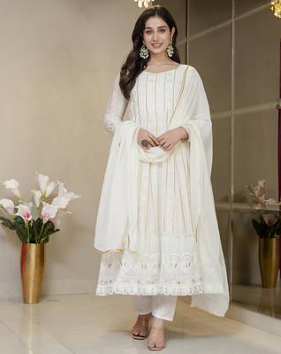 Off white faux blooming party weae embroidery suit set 4