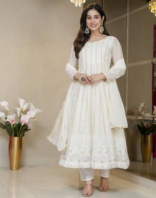 Off white faux blooming party weae embroidery suit set 5