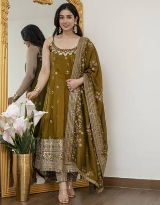 Mahendi vichitra silk party wear embroidery suit set 4