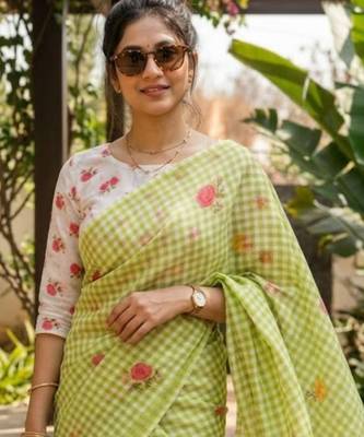 Green linen printed saree with unstitched blouse piece 2