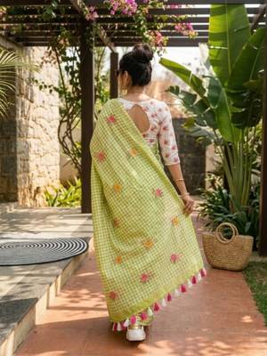 Green linen printed saree with unstitched blouse piece 3