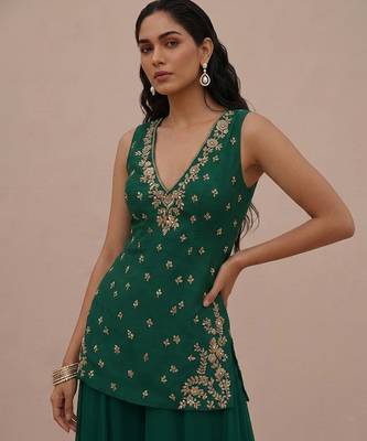 Bottle green embroidered silk kurta set 2