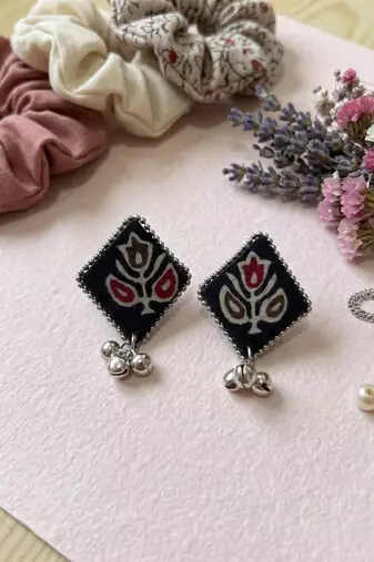 Black color handcraft earrings