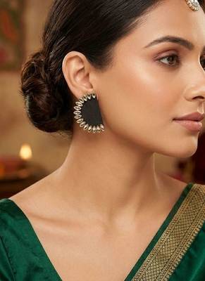 Black color handcraft earrings 1
