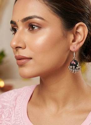 Black color handcraft earrings 2