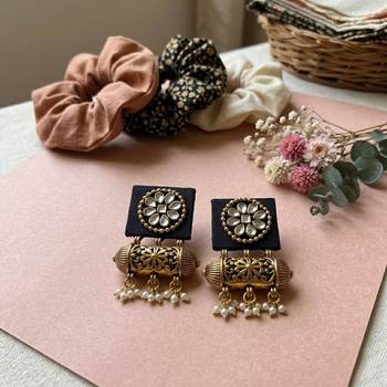 Black color handcraft earrings 1