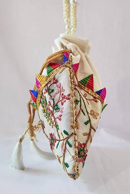 White embroidered potli bags – handcrafted wedding potli with beads  3