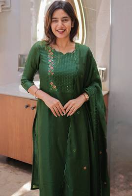 Green embroidered  vertical cotton straight kurti pant dupatta set 1