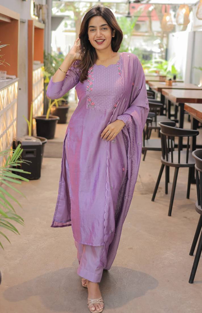 Lavendar embroidered  vertical cotton straight kurti pant dupatta set
