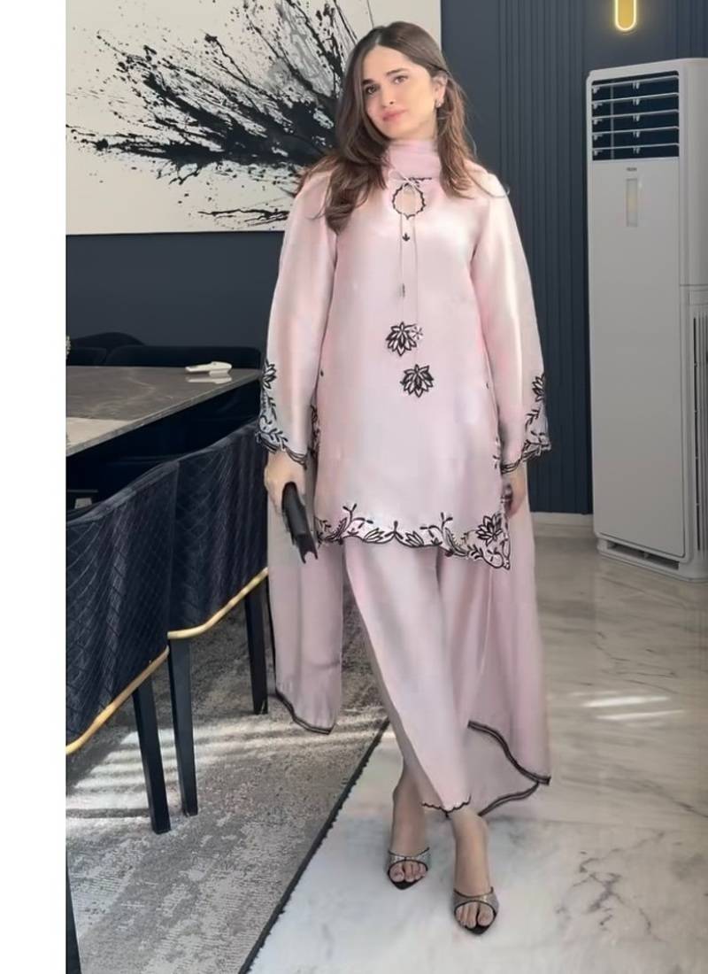 Baby pink embroidery crep full stitched farshi salwar