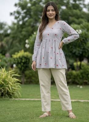Women's casual heart print flared short kurti pant set 1