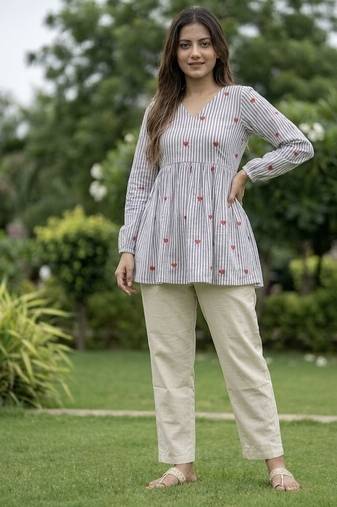 Women's casual heart print flared short kurti  pant set