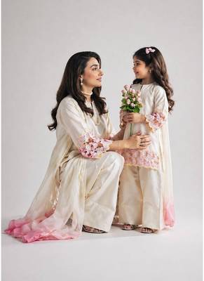Off white embroidery crep farshi salwar 3