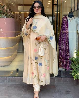 cream viscose chanderi embroidered ethnic suit set with embroidered dupatta 2