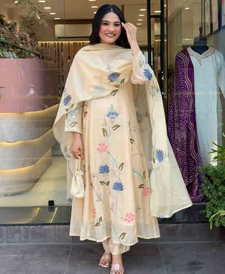 cream viscose chanderi embroidered ethnic suit set with embroidered dupatta 3