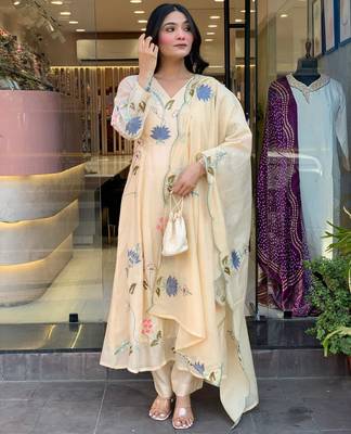 cream viscose chanderi embroidered ethnic suit set with embroidered dupatta 4