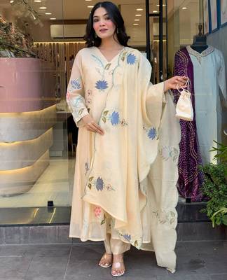 cream viscose chanderi embroidered ethnic suit set with embroidered dupatta 5
