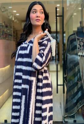 Floral printed cotton v neck navy-blue dress 2