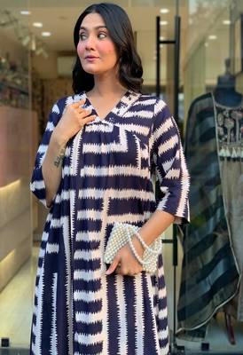 Floral printed cotton v neck navy-blue dress 3