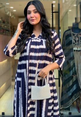 Floral printed cotton v neck navy-blue dress 4