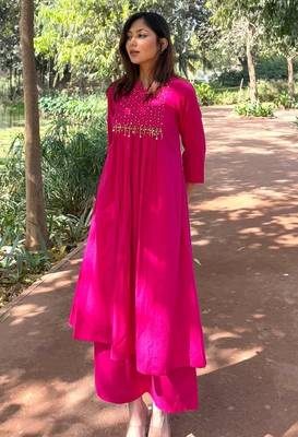 Floral embroidered cotton round neck pink kurta & trouser set 1