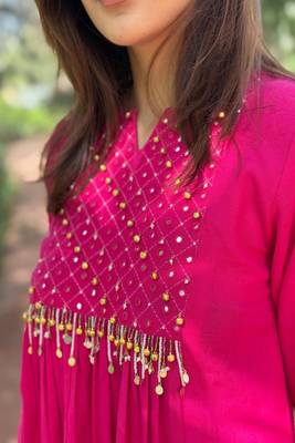 Floral embroidered cotton round neck pink kurta & trouser set 2