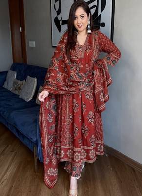 Floral printed cotton v neck red kurta trouser & dupatta set 1