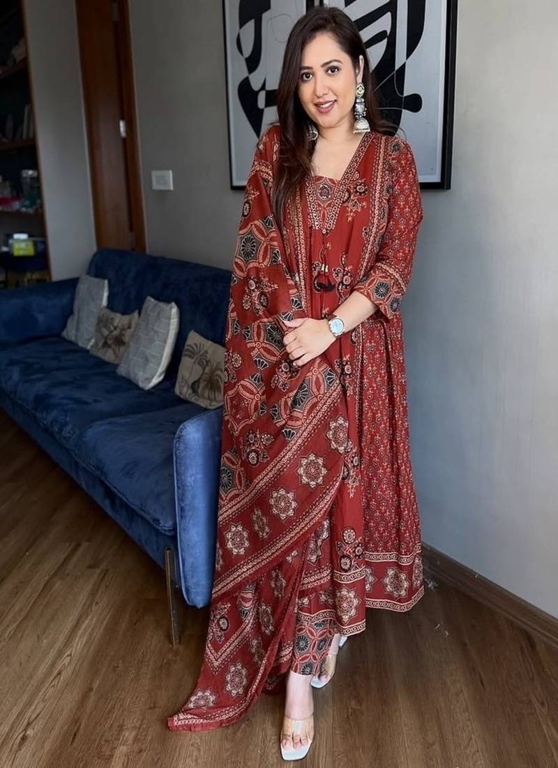 Floral printed cotton v neck red  kurta trouser & dupatta set