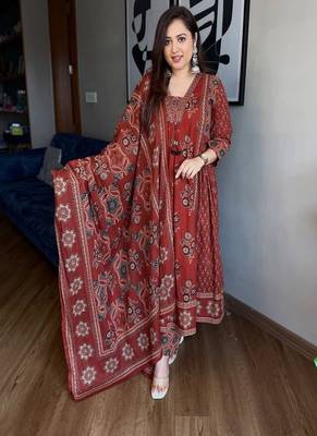 Floral printed cotton v neck red kurta trouser & dupatta set 3