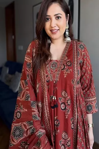 Floral printed cotton v neck red  kurta trouser & dupatta set