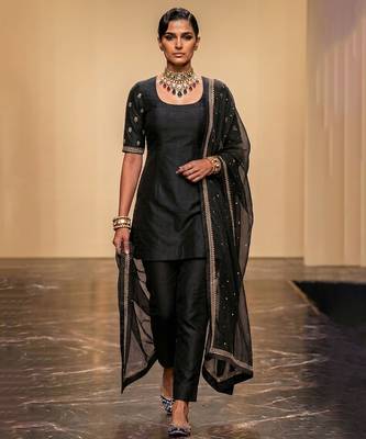 Black embroidered dupion silk kurta set 1