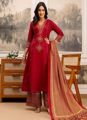 Floral printed cotton v neck red kurta trouser & dupatta set 2