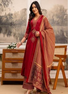 Floral printed cotton v neck red kurta trouser & dupatta set 3