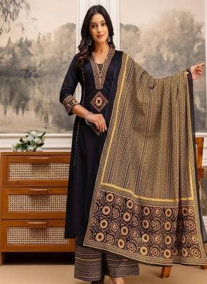 Floral printed cotton v neck black kurta trouser & dupatta set 1