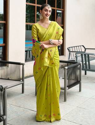 Parrot silk blend banarasi saree with unstitched blouse piece 3