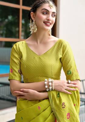 Parrot silk blend banarasi saree with unstitched blouse piece 5