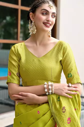 Parrot silk blend banarasi saree with unstitched blouse piece