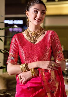 Rani pink silk blend banarasi saree with unstitched blouse piece 5