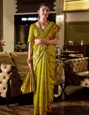 Parrot silk blend banarasi saree with unstitched blouse piece 3