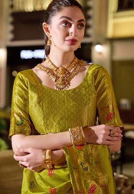 Parrot silk blend banarasi saree with unstitched blouse piece 5