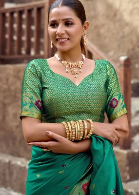 Teal green silk blend banarasi saree with unstitched blouse piece 5