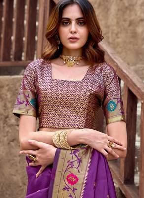 Purple silk blend banarasi saree with unstitched blouse piece 5
