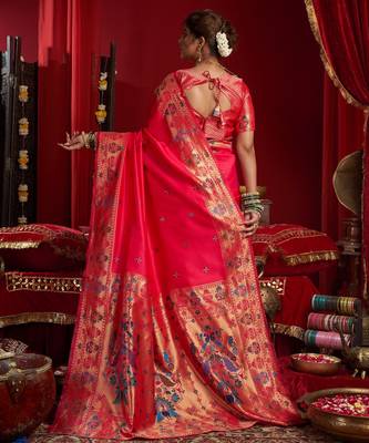 Pink silk blend banarasi saree with unstitched blouse piece 4