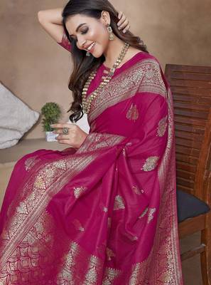 Rani pink silk blend with zari weave saree with unstitched blouse piece 2