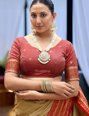 Cream red silk blend with woven saree with unstitched blouse piece 5