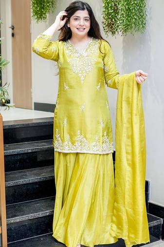 yellow salwar suit dupatta
