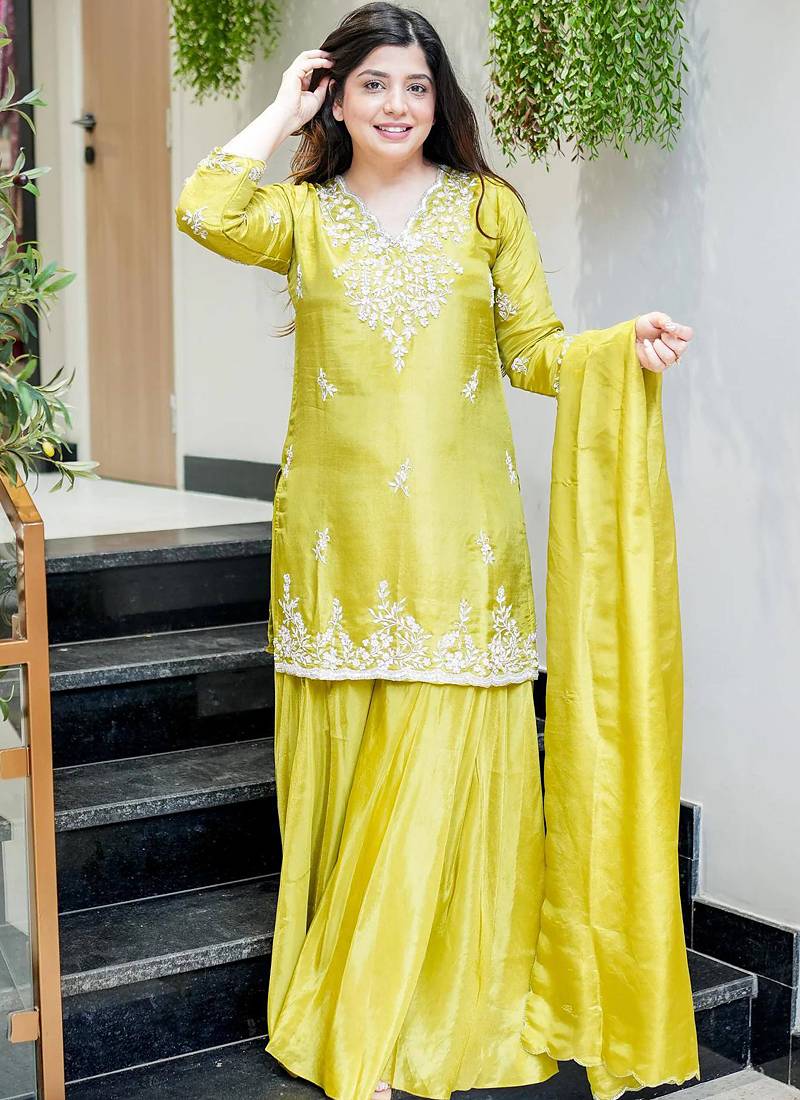 yellow salwar suit dupatta
