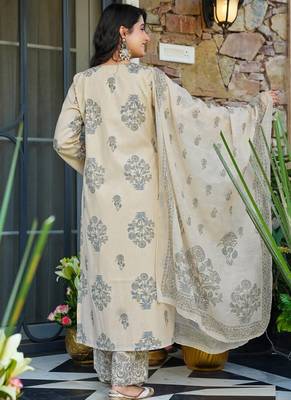 White heavy muslin salwar suit with dupatta 2